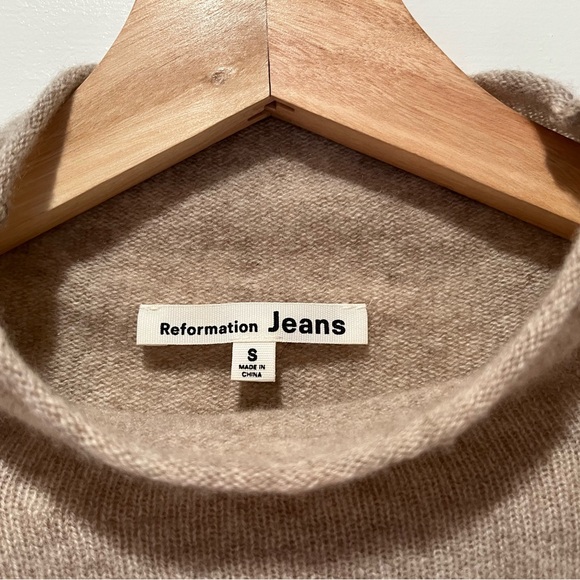 Reformation Cashmere Mock Turtleneck in Oatmeal Cropped Small - Picture 2 of 6